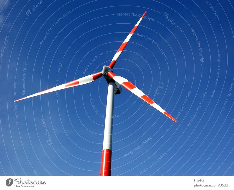 windkraft weiss-rot Windkraftanlage alternativ regenerativ Umwelt Elektrizität Industrie Energiewirtschaft Himmel