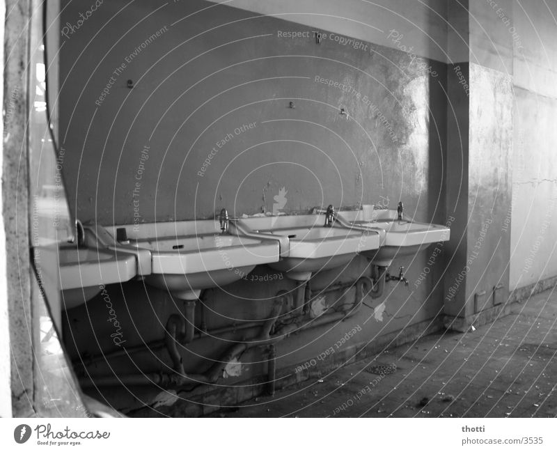 Spaßbad Waschbecken Scherbe Verfall Waschhaus historisch alt