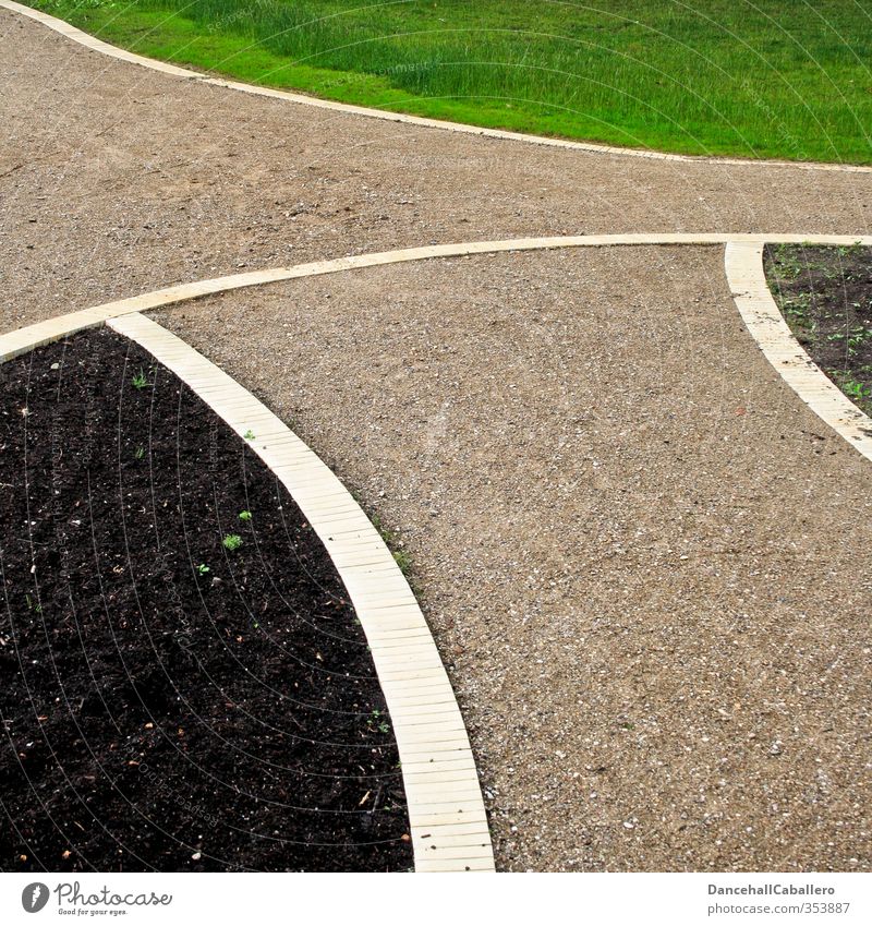 Gartenbauprojekt Natur Erde Frühling Gras Park Wiese Wege & Pfade braun grün schwarz ästhetisch chaotisch innovativ Kreativität nachhaltig planen Symmetrie