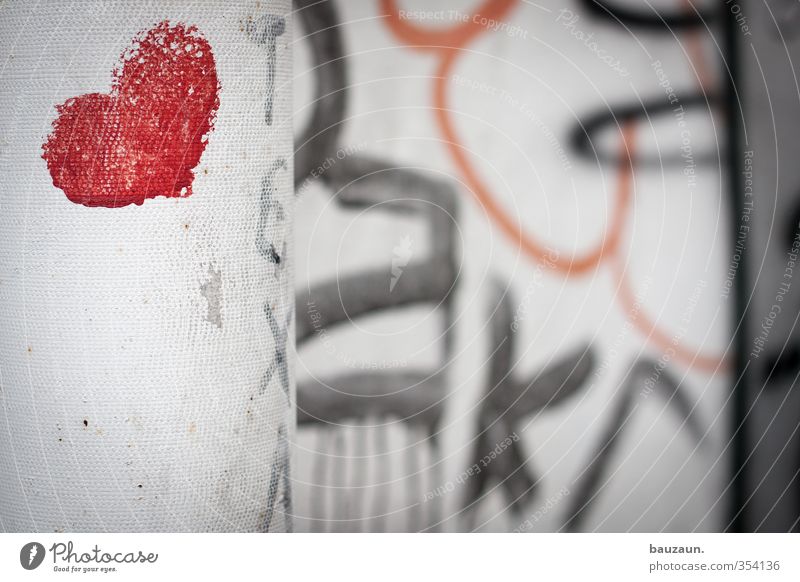 vordergründig. Valentinstag Graffiti Herz trashig rot schwarz weiß chaotisch Desaster Gefühle Liebe Liebesaffäre Irritation Verzweiflung Wandel & Veränderung