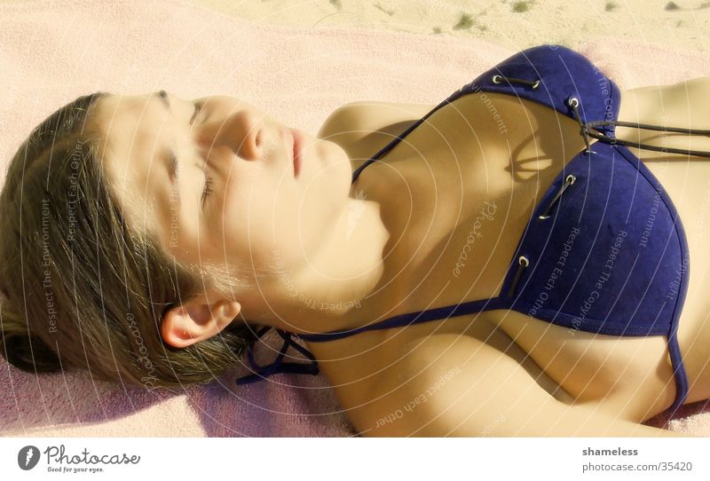 Sunshine Sonnenbad ruhig Bikini violett brünett Strand Meer Bulgarien Ferien & Urlaub & Reisen Frau schön Erholung blau
