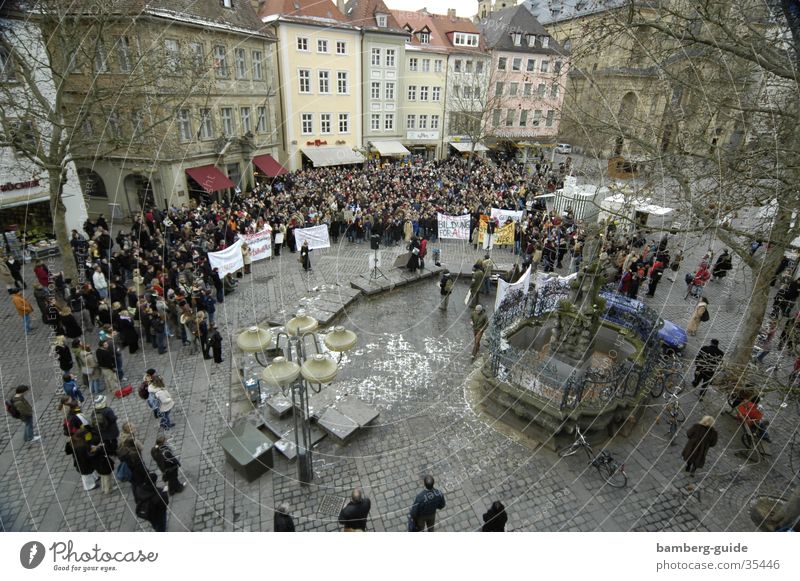 Studenten-Demo Demonstration Bamberg Bayern protestieren Politik & Staat Wissenschaften Studiengebühren Gabelmann Menschenrechte Außenaufnahme Vogelperspektive