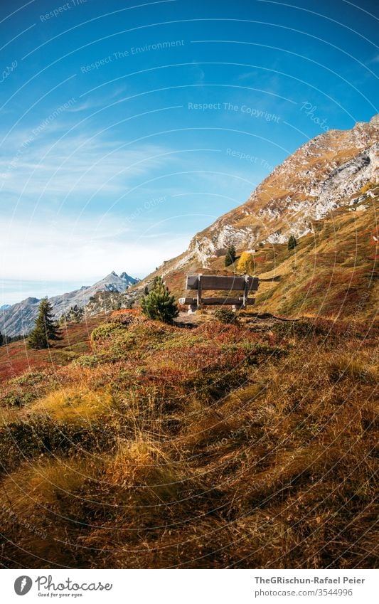 Holzbank mit Aussicht Engadin Oberengadin Bank Herbst Berge u. Gebirge Maloja höhenweg wandern
