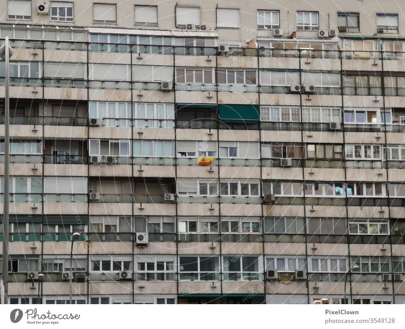 Eine Wohnung mieten heimwärts zu Hause bleiben Wand Fenster grau urban Großstadt lebend