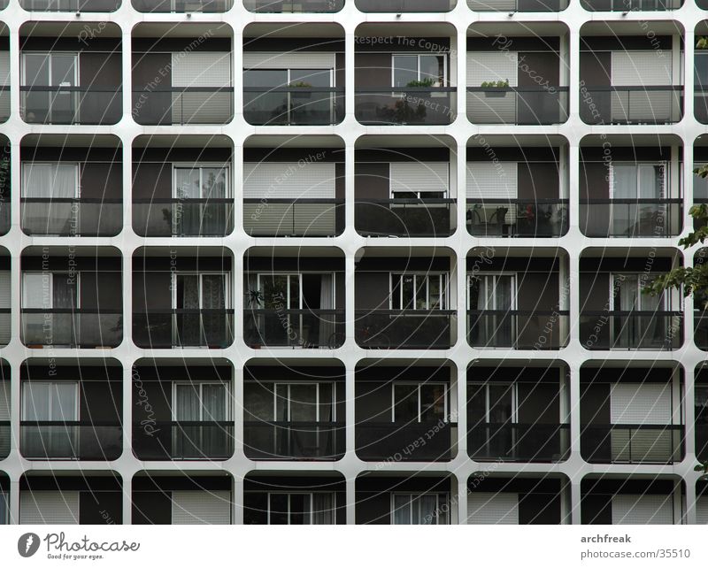 Paris Quadratisch Balkon Fassade Architektur modern trist