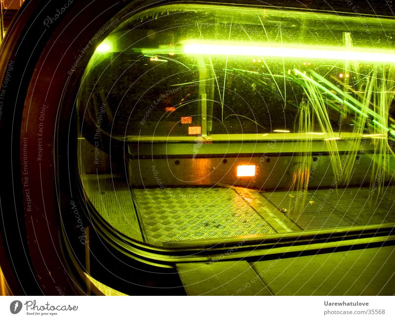Rolltreppe Style U-Bahn London Underground Neonlicht Licht Kratzer grün Stil Nacht Verkehr Glas Reflektion orange modern Bewegung