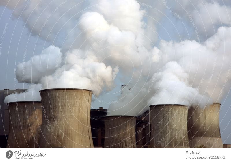 Kraftwerk Energiewirtschaft Kohlekraftwerk Industrie Fabrik Klima Klimawandel Umweltverschmutzung Rauch Wasserdampf Kühlturm Schornstein Umweltschutz