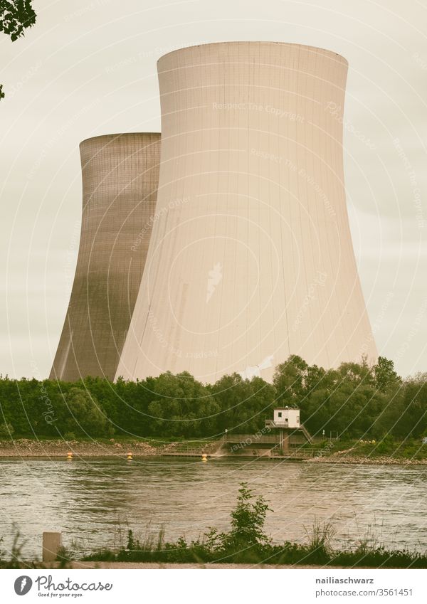 Atomkraftwerk Philippsburg atomkraftwerk Turm Türme umwelt verschmutzen Kraftwerk Energie alt Wirtschaft und Finanzindustrie ufer Rhein Fluss Wasser Strand