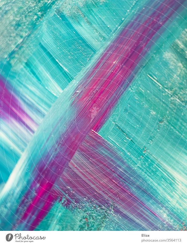 Lila, rosa, blaue Pinselstriche aus Acrylfarbe pinselstriche Farbe lila türkis Chaos Farbverlauf knallig mehrfarbig abstrakt Kunst Kreativität Muster