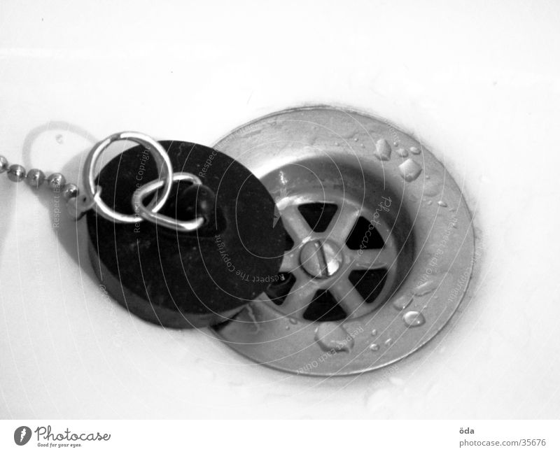 Der Abfluss fließen Waschbecken Gummi Häusliches Leben Wasser Wassertropfen Stöpsel geschlossen Schwarzweißfoto Isolierung (Material)