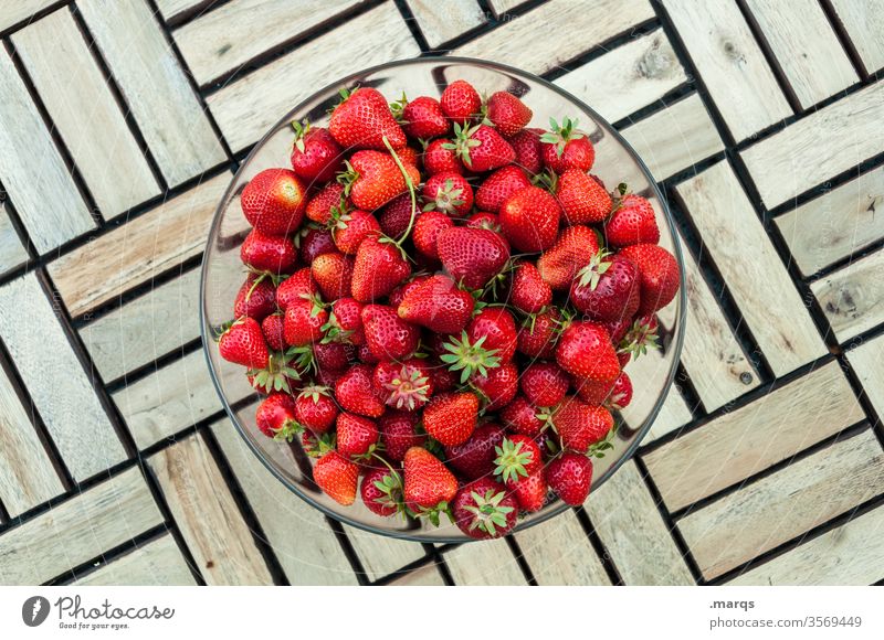 5 kg Erdbeeren in einer Schüssel reif frisch rot Frucht Sommer lecker Vitamin Schalen & Schüsseln Lebensmittel Dessert Gesundheit Draufsicht Erdbeerernte