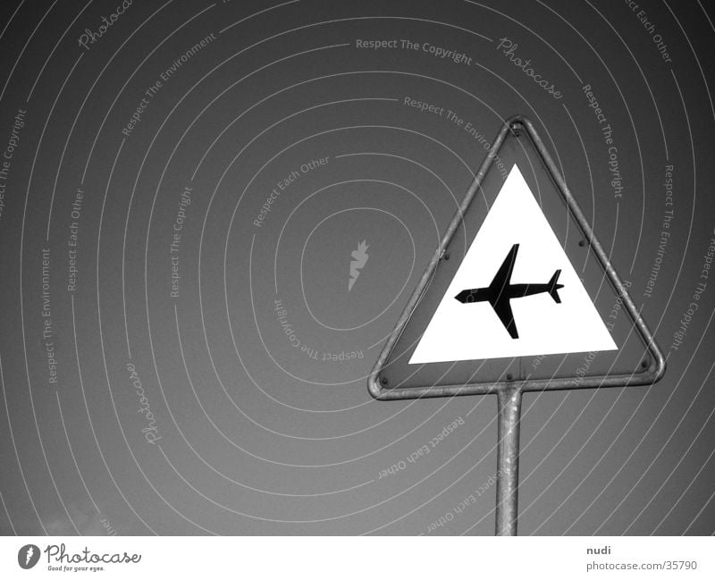 airworld #2 Flugzeug Luft Symbole & Metaphern weiß schwarz Fototechnik Himmel Signal Respekt Zeichen