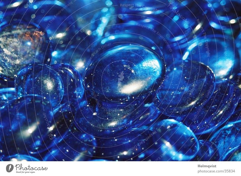 Blaue Steine kalt rund Kieselsteine Hintergrundbild Makroaufnahme Nahaufnahme Mineralien Dekoration & Verzierung blau Glas Glätte durchsichtig