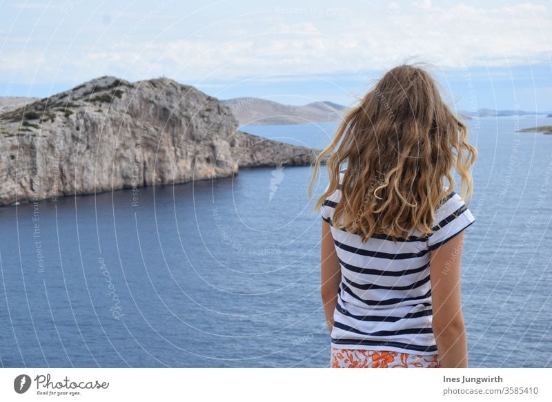 Aussichtspunkt von der Pirateninsel Insel Meereslandschaft Meerwasser Wasser Küste blau Sommer Himmel Ferien & Urlaub & Reisen Felsen Klippe Bucht Menschenleer