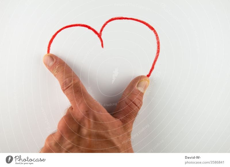 Herz Hand Darstellung Papier zeichnung Kunst art kreativ kreativität halb rot herzlich hilfe helfen helfend herzförmig Herzlichen Glückwunsch herzform