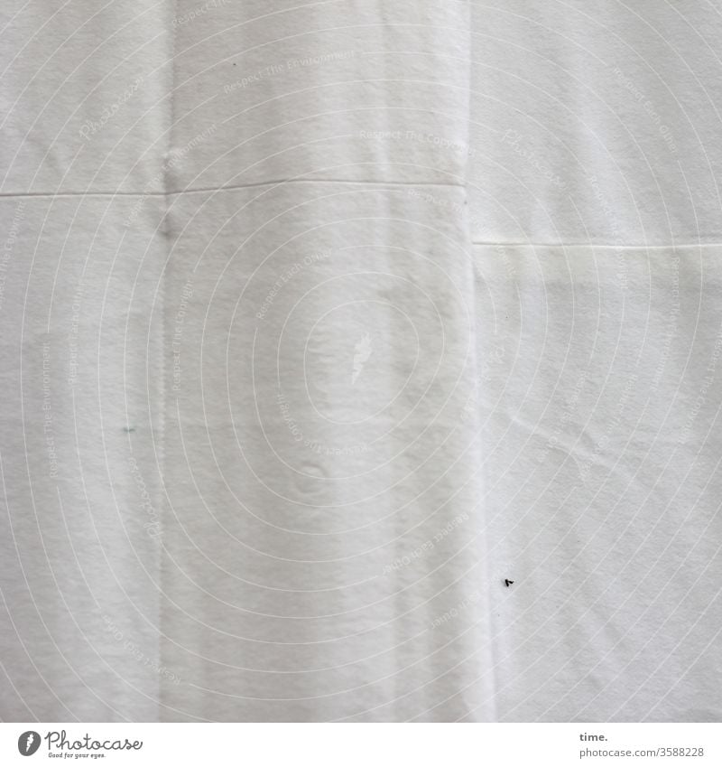 Lebenslinien #129 stoff textil leinen naht fleck oberfläche verdecken falte ungebügelt hell blickdicht knick vorhang gardine hängen lebenslinien