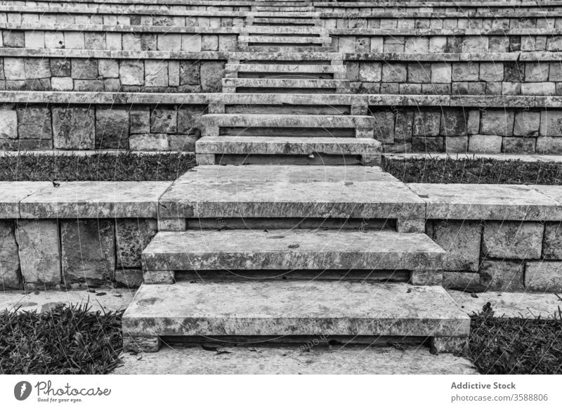 Gealterte Stufen eines authentischen Tribuns Stein Schritt antik Architektur Mexiko Kultur gealtert Tradition Tempel Außenseite Denkmal Harmonie Konstruktion