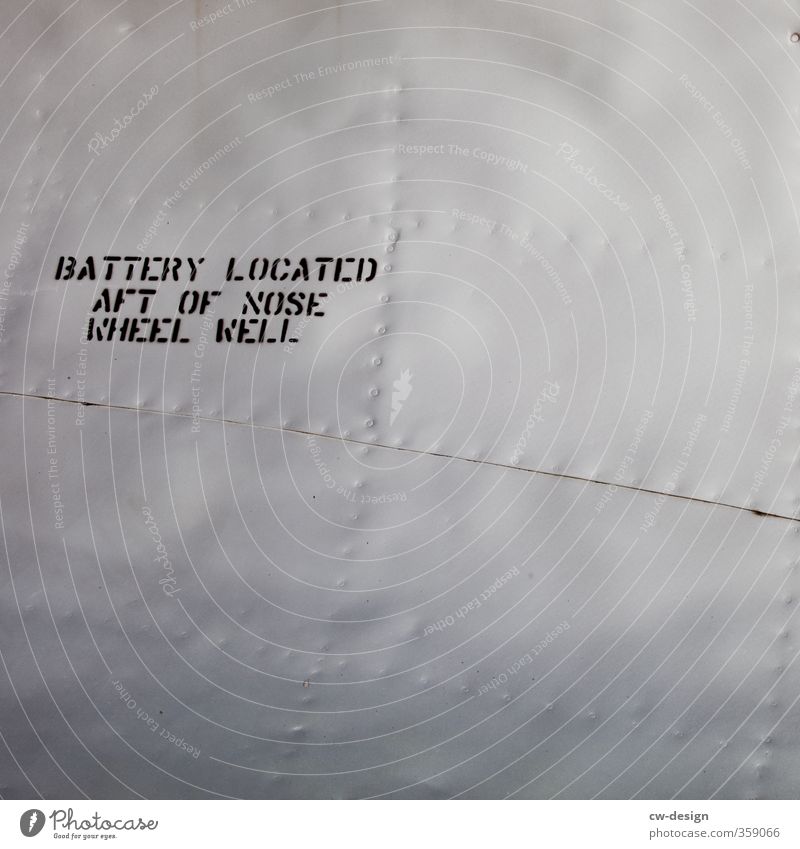HEUTE: Tag des Grenzsoldaten Verkehrsmittel Luftverkehr Flugzeug Propellerflugzeug Tragfläche Fluggerät Metall Schriftzeichen Schilder & Markierungen