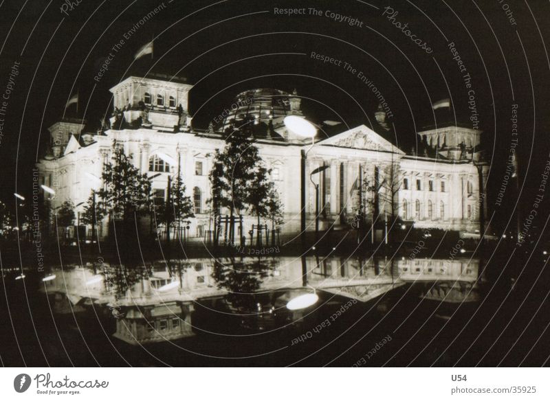 Reichstag..? Nacht Reflexion & Spiegelung Haus Gebäude Architektur Berlin Hauptstadt Deutscher Bundestag
