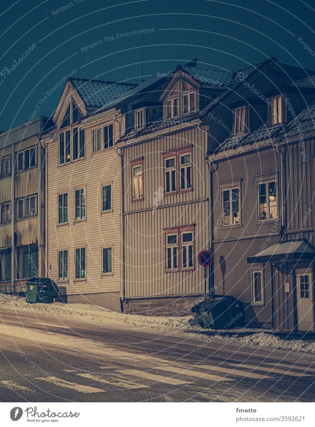 Häuser in Tromso Norwegen Tromsø norwegen dunkelheit weiß Polarkreis winter einsamkeit Depression