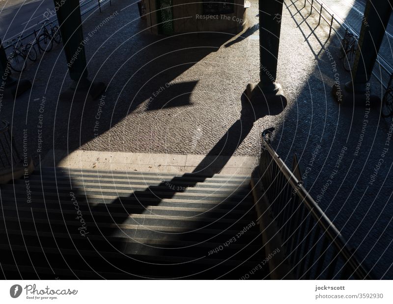 Aufgang für den großen Abgang Weitwinkel Treppe Low Key Silhouette Sonnenlicht Schatten Strukturen & Formen abstrakt Schattenspiel Zeit Stimmung Gefühle