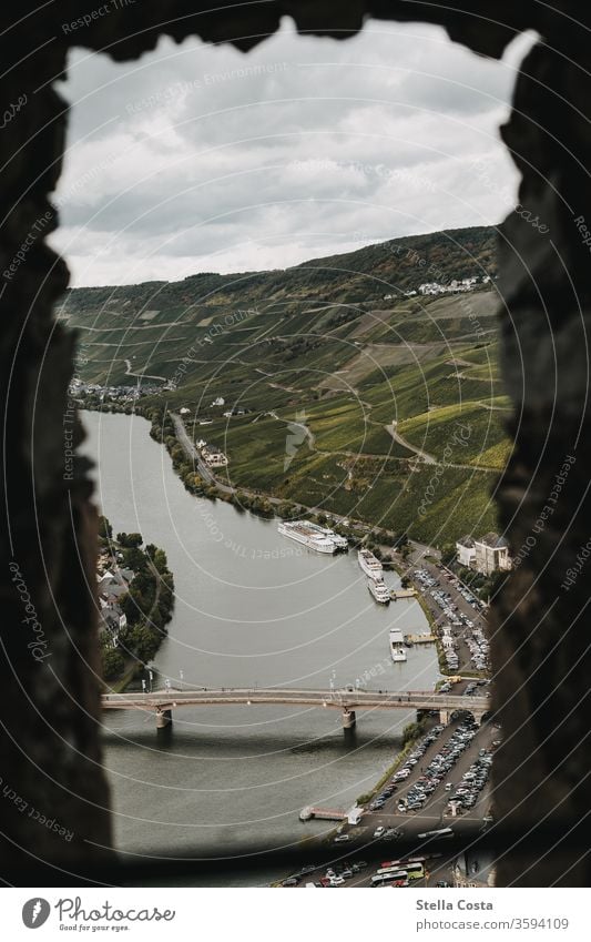 Blick aufs Moseltal aus dem Burgfenster Panorama (Aussicht) panorama Wein Weinberg Weinbau Ferien & Urlaub & Reisen Fluss Landschaft Tourismus Rheinland-Pfalz