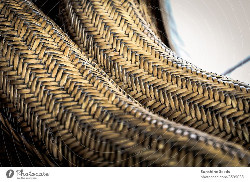 Rohrmöbel-Webmuster-Textur für Design-Hintergrund Handwerk handgefertigt abstrakt Antiquität Bambus Korb braun Stuhl abschließen Nahaufnahme Dekor