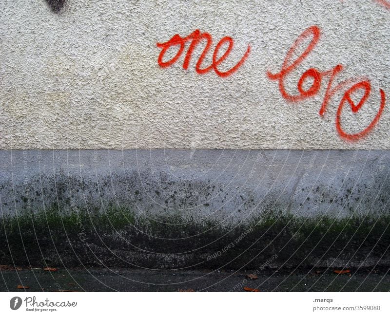 one love Graffiti Typographie rot grau Wand Kommunikation Liebe Reggae dreckig trashig