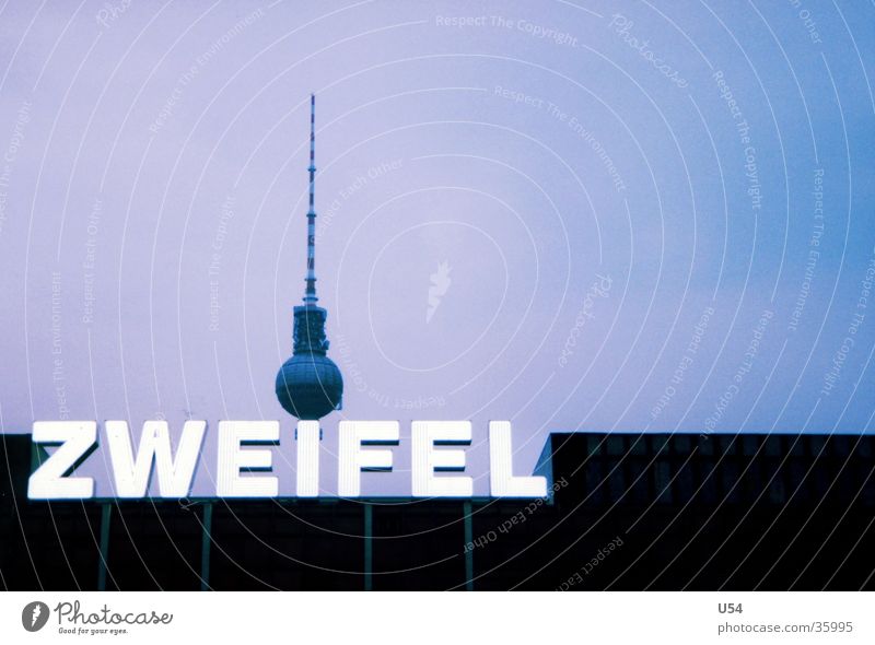 hmm... Palast der Republik Installationen Haus Architektur Berlin fersehturm Himmel Turm