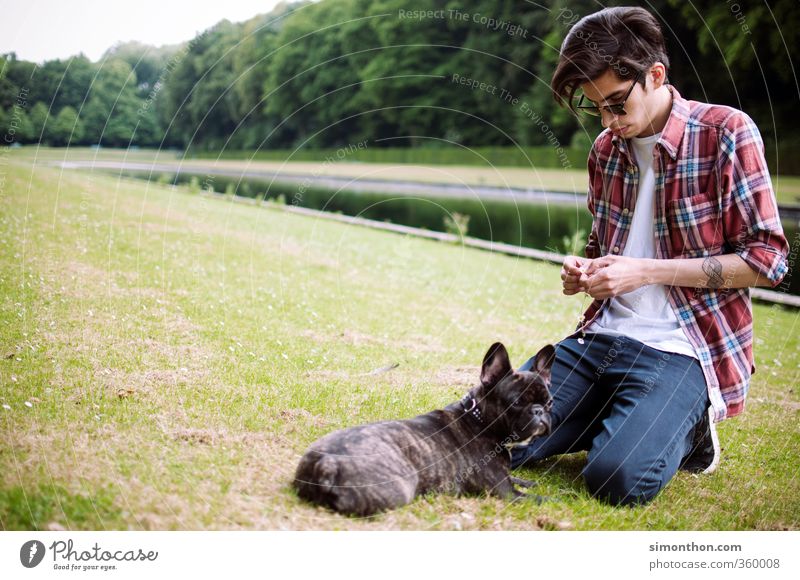 Freunde maskulin 1 Mensch 18-30 Jahre Jugendliche Erwachsene Natur Park Haustier Hund Freizeit & Hobby Freundschaft Liebe Pause ruhig Team Zusammenhalt
