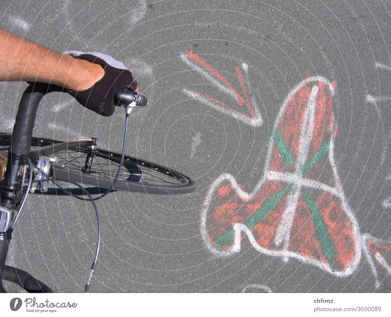 Jaizkibel Hondarribia Baskenland Küste Spanien Rennrad Berge u. Gebirge Sport Pass Straßenbelag Graffiti Flagge Farbfoto Außenaufnahme Fahrrad Lenker lenkerband