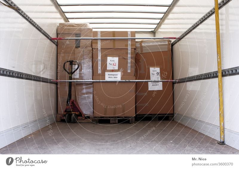 Transportsicherung lkw Lastwagen Güterverkehr & Logistik Ladung transport Hubwagen Paletten kartons Karton Kartonage Stückgut Spedition Sicherheit Ladefläche