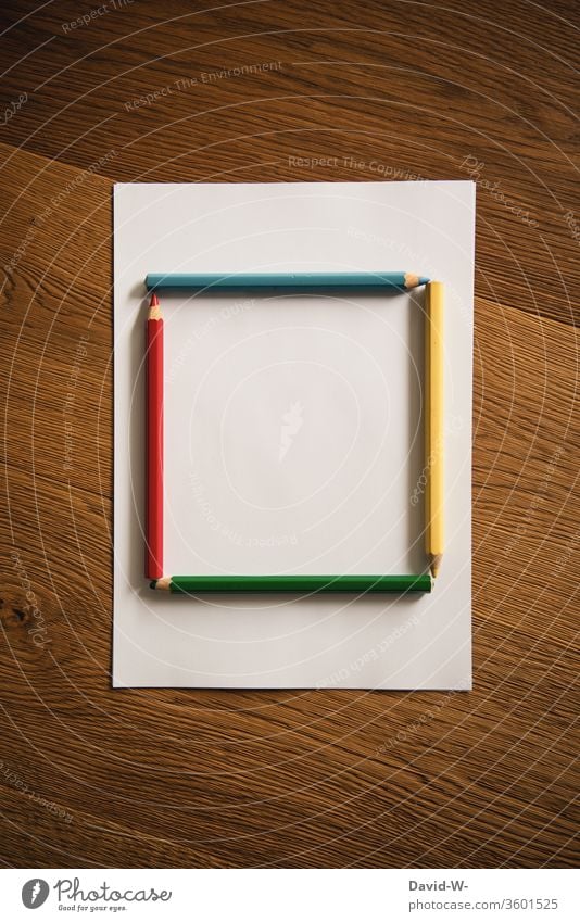 Buntstifte als Quadrat Stifte farben farbenfroh malen kreativ Kreativität Blatt Zettel Textfreiraum Papier zeichnen Farbfoto Kunst Innenaufnahme Schreibstift