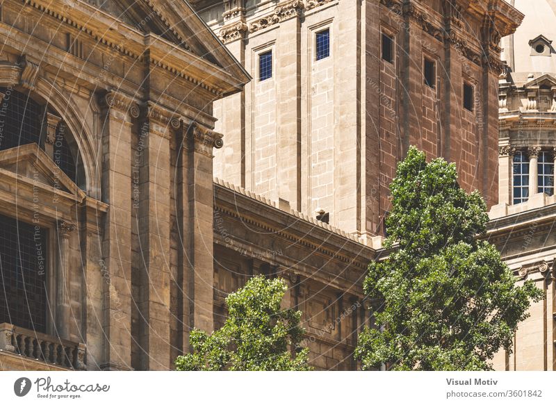 Detail der spanischen Renaissance-Architektur des Nationalen Kunstmuseums von Katalonien in Barcelona alias MNAC Detailaufnahme Spanische Renaissance dekorativ