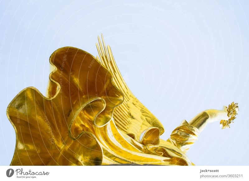 Alt | krönende Viktoria mit Flügel und Kranz Skulptur Sehenswürdigkeit Siegessäule Gold historisch Originalität Ehre Kunsthandwerk Stolz Qualität Goldelse