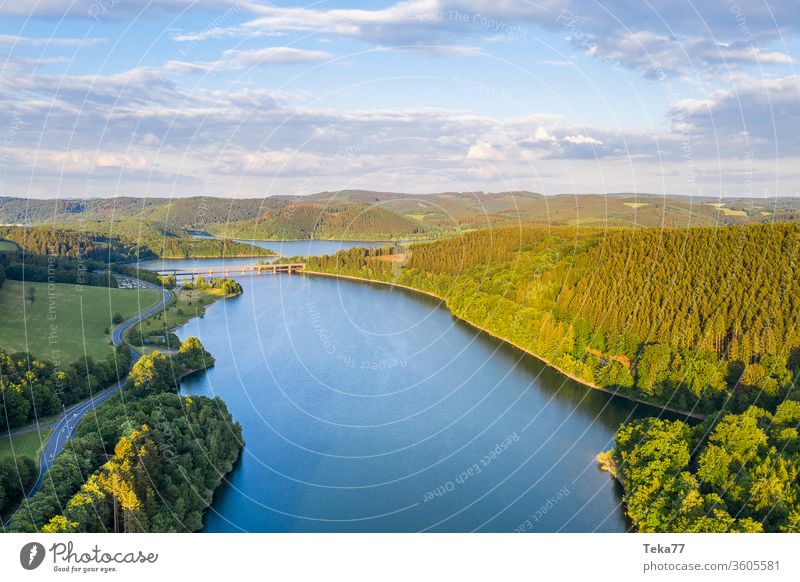 der grosse sauersee sauerland deutsch von oben bigge biggesee Biggesee Bigge-Damm Sauerland Deutschland Großer Damm Wasserstaudamm Trinkwasser-Staudamm