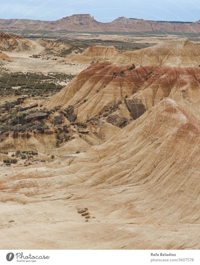 Wüstenlandschaft mit riesigen Sandformationen Natur Landschaft wüst Felsen sonnig im Freien
