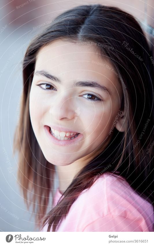 Mädchen im Vorschulalter schaut in die Kamera Teenager außerhalb Frau Porträt jung Schönheit Glück Sommer hübsch Lächeln Person Kaukasier rosa niedlich Menschen