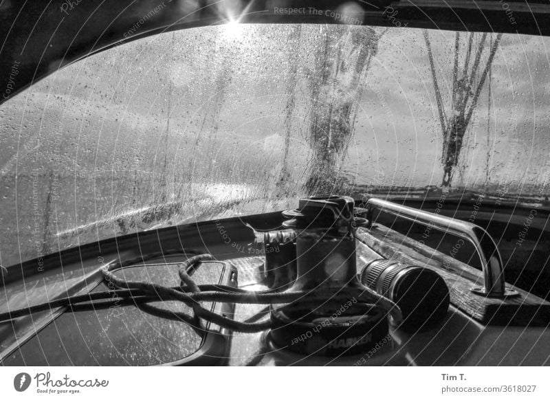 ... Sonne und Regen Segeln Wasser Meer Wasserfahrzeug Segelboot Sommer Ferien & Urlaub & Reisen Himmel Abenteuer Sonnenlicht Regentropfen Schifffahrt