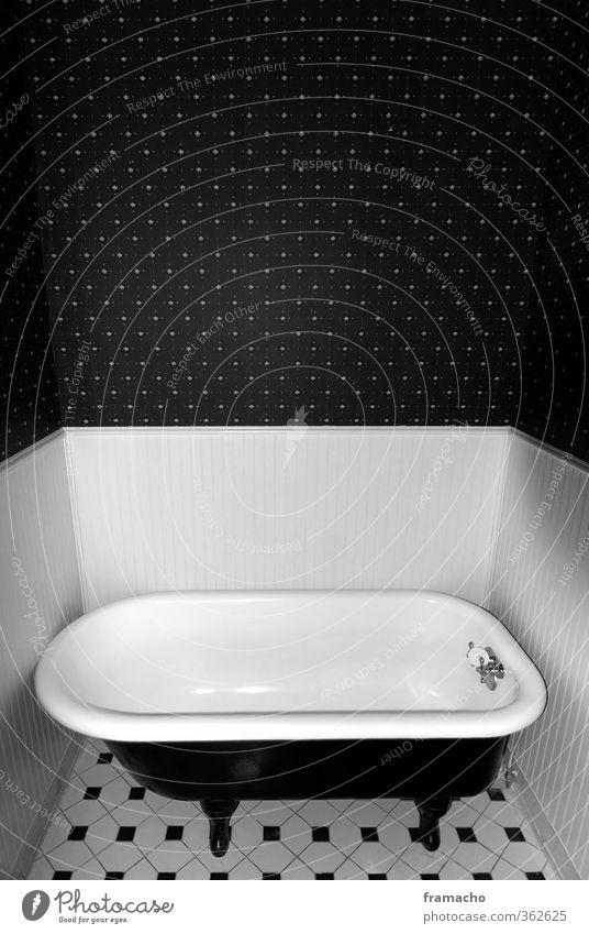 Bad elegant Stil ruhig Häusliches Leben Wohnung Raum Badewanne Schwimmen & Baden alt ästhetisch außergewöhnlich einfach einzigartig klein retro sparsam