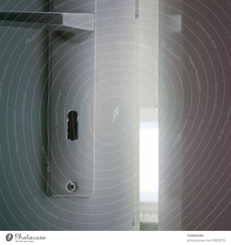Türspion Schlüsselloch Griff Türspalt aufmachen schließen Geheimnisträger spionieren Spitzel Nationale Sicherheit beobachten Kriminalität geheimnisvoll