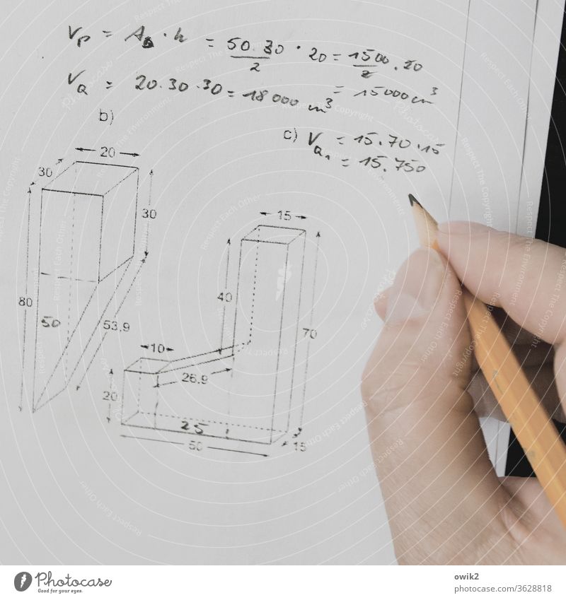Kellerduell Mathematik rechnen Gleichung Geometrie Zeichnung Maße Buchstaben Wert richtig nachrechnen Kontrolle Hand Finger Papier komplex kompliziert