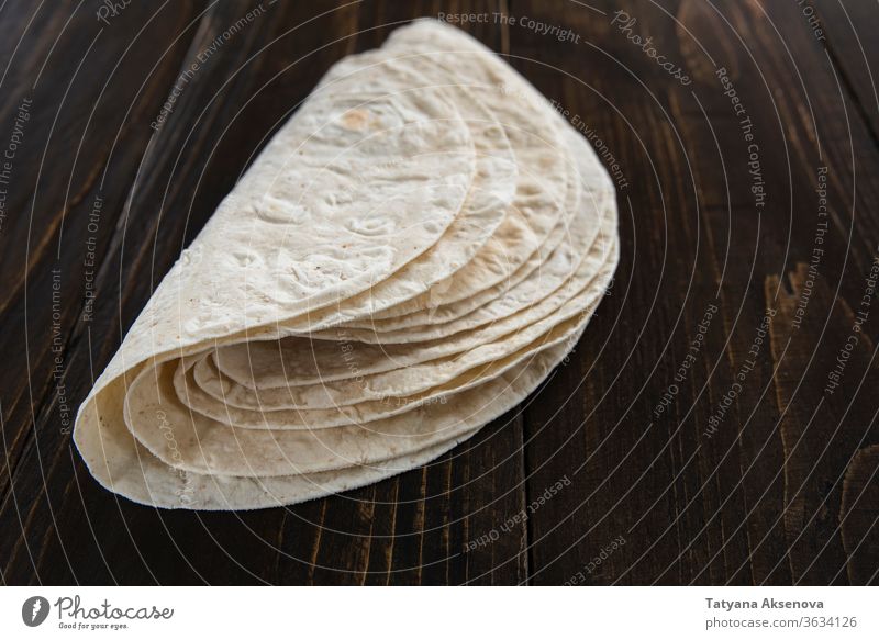 Lavash dünnes ungesäuertes armenisches Fladenbrot Lavasch Brot Lebensmittel Tortilla Chapati traditionell Armenier Mehl Inder Östlich arabisch Weizen