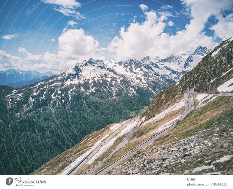 Berglandschaft mit Serpentinen am Timmelsjoch, Südtirol, Italien. Alpen Gnothic-Bild Passeier Passeiertal Passo del Rombo Timmelsjoch-Straße alpin atmosphärisch