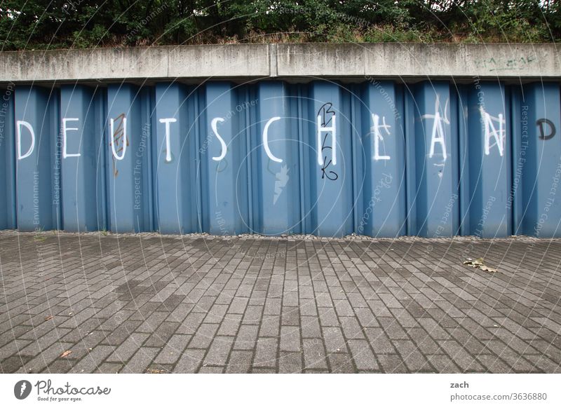 Bildungsmisere Graffiti Schriftzeichen Deutschland Fehler Rechtschreibung Schule bildungsmisere bildungssystem Schreibfehler schreiben Buchstaben