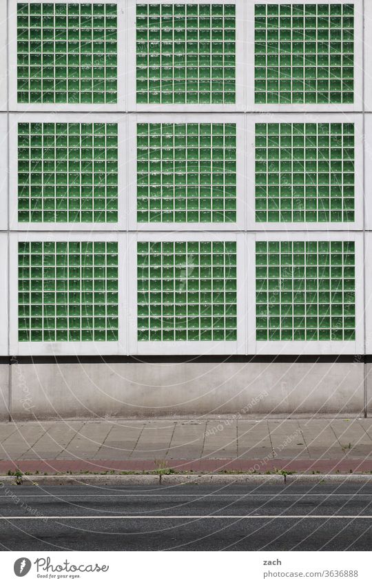 Sudoku Fassade Architektur Haus Fenster Gebäude Wand grün Bremen Glasbaustein Glasfassade Straße Wege & Pfade Industrie Industrieanlage Stadt viereck Quadrat