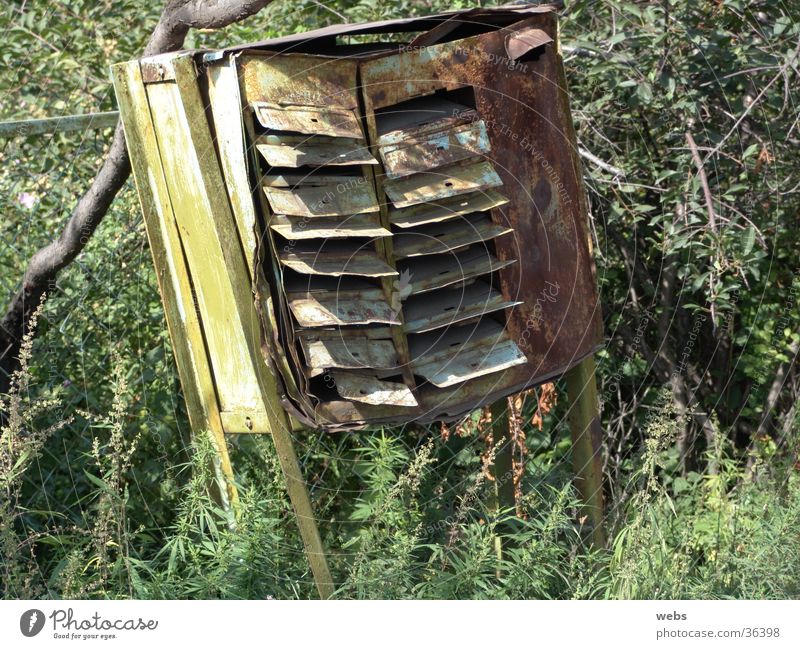 Postkasten Rost kaputt grün Eisen Häusliches Leben alt
