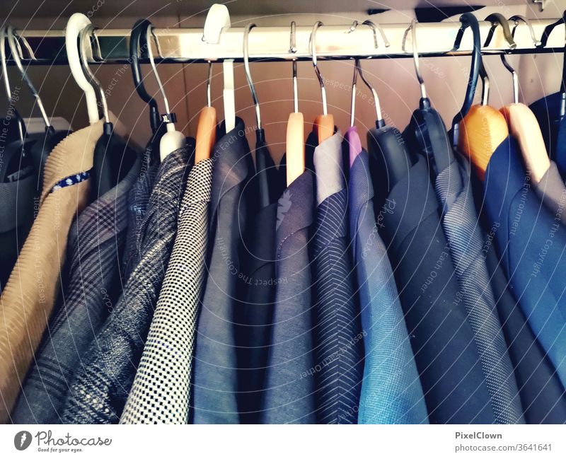 Sakkos in allen Farben Sakko, Anzug, Kleiderschrank, Kleidung, Bekleidung Kleiderbügel Design Farbfoto Lifestyle