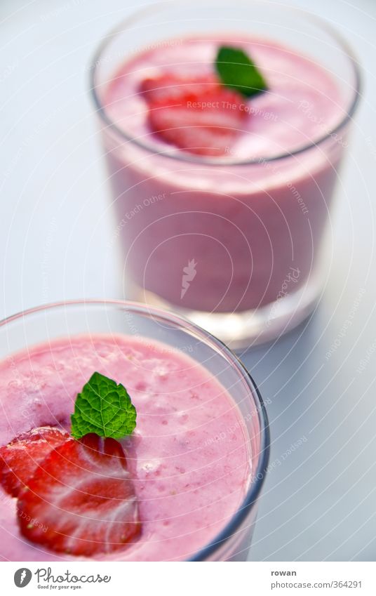 erdbeerig Joghurt Milcherzeugnisse Frucht Dessert Ernährung Essen Büffet Brunch Vegetarische Ernährung süß rosa Erdbeeren Erdbeereis Blatt Glas