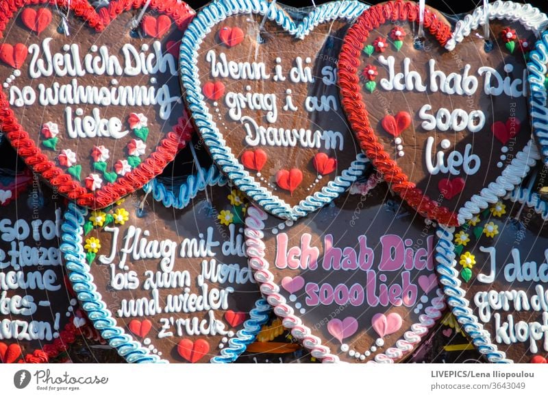 Typisch bayrisches Lebkuchenherz bayerisch Nahaufnahme farbenfroh Farben Tag Tageslicht Dekor Dekoration & Verzierung Lebkuchenherzen Herz Liebe Symbol